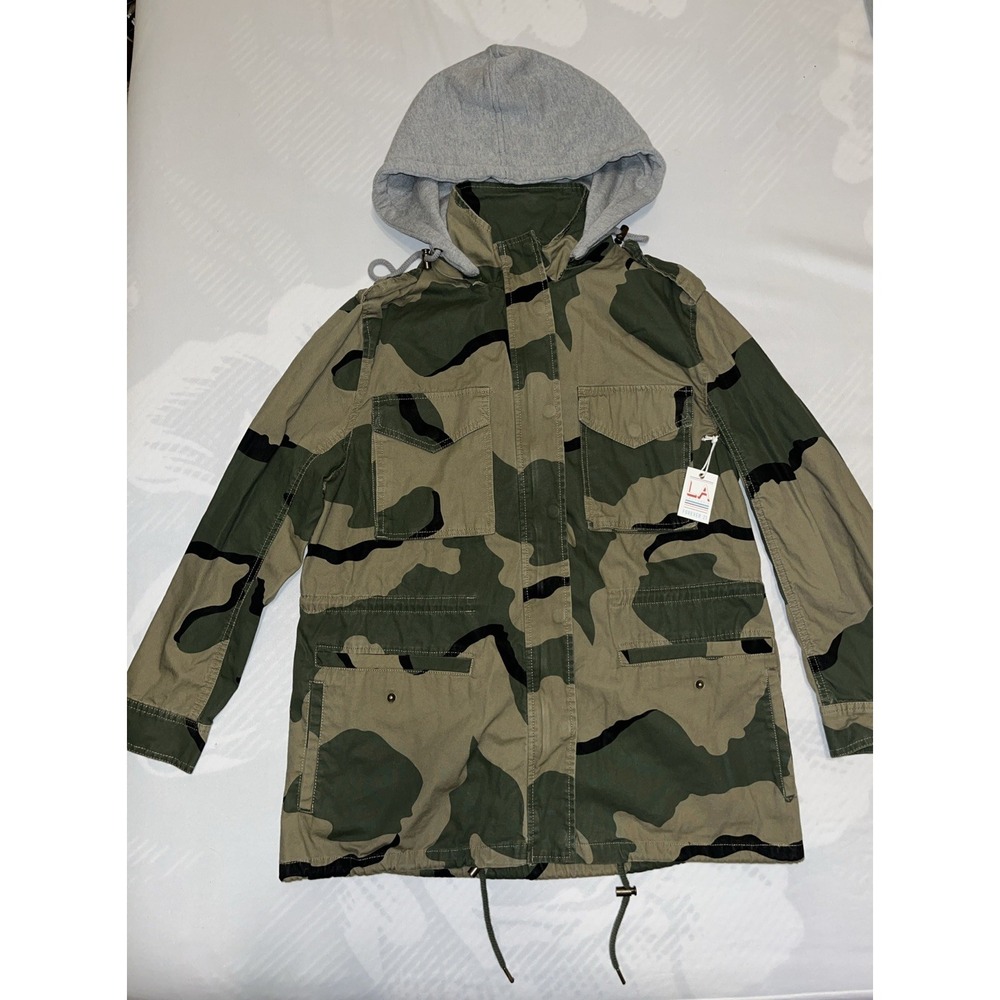 Forever 21 | Camouflage Full-zip Jacket w/ detachable Hood Size Medium M